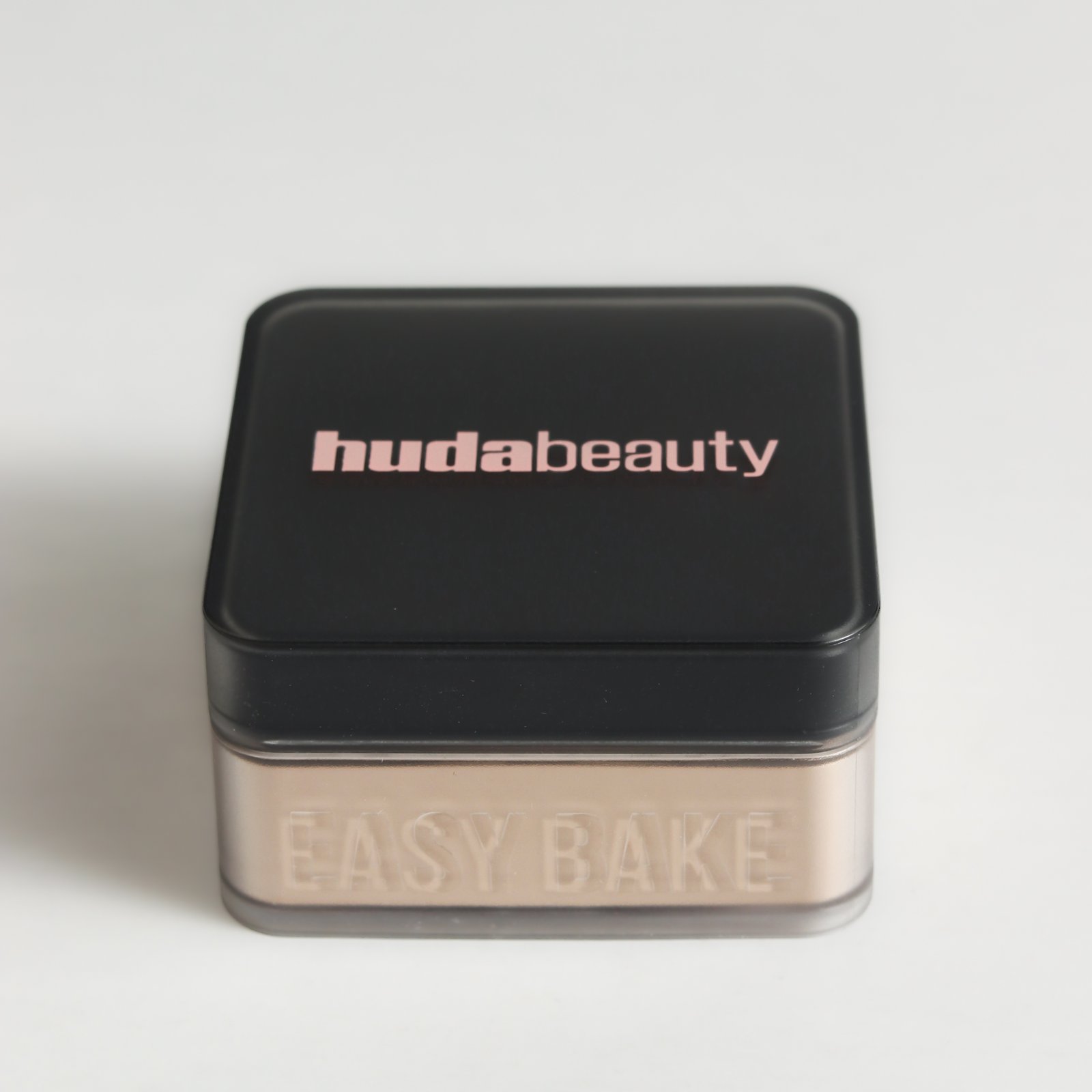 Huda Beauty Loose Powder