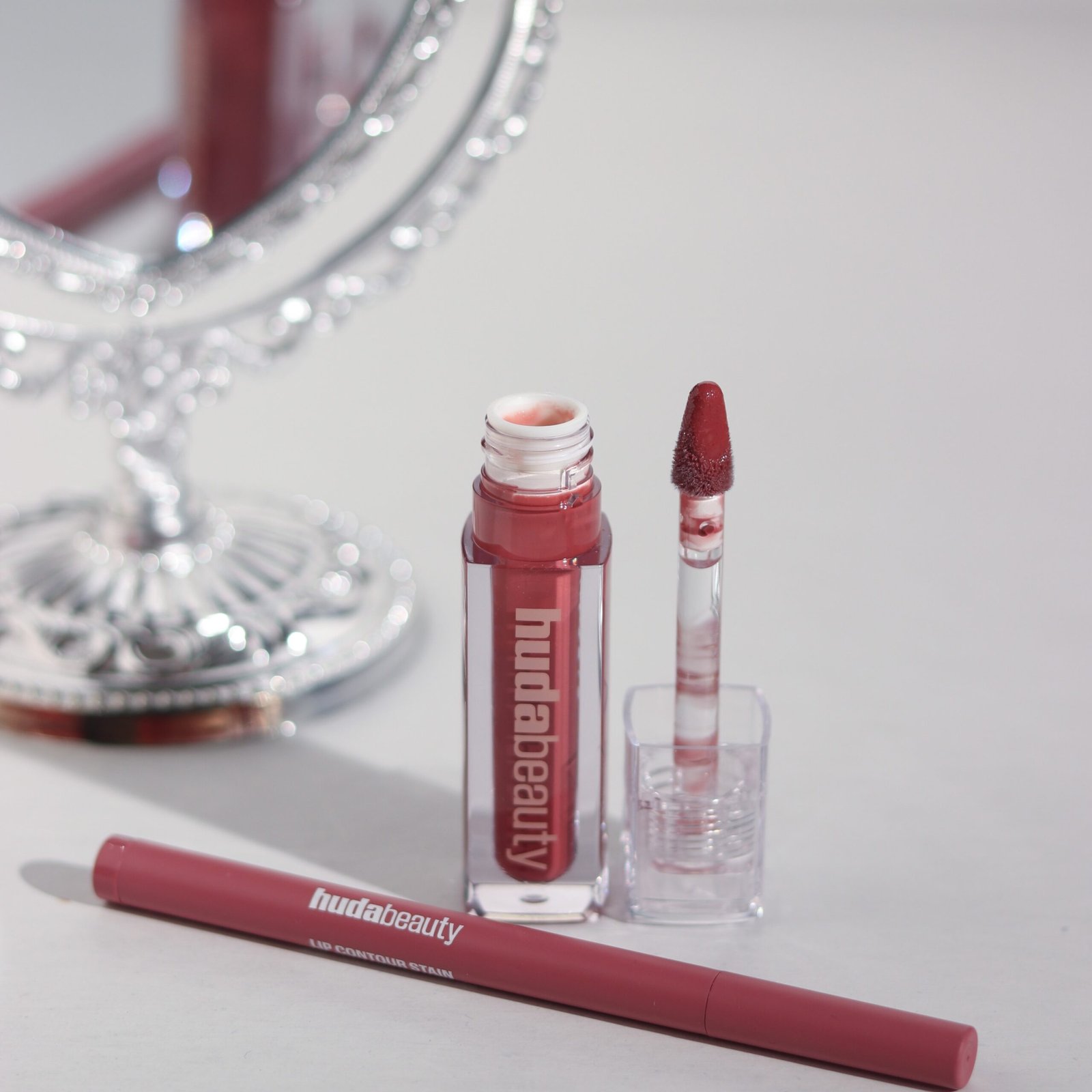Make Out Sesh Lip Stain & Lip Gloss Duo Rosy Bombshell Lip Contour Stain Rosewood 1.0ml Faux Filler Lip Gloss Bombshell 3.9ml